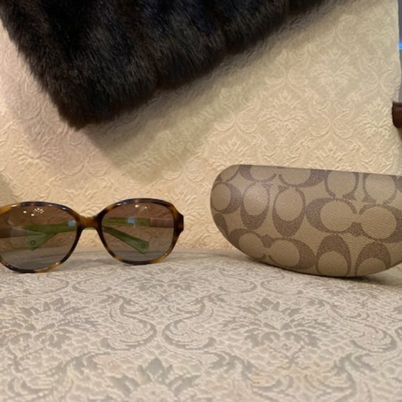 Coach Designer Sunglasses with Case - Picture 5 of 6